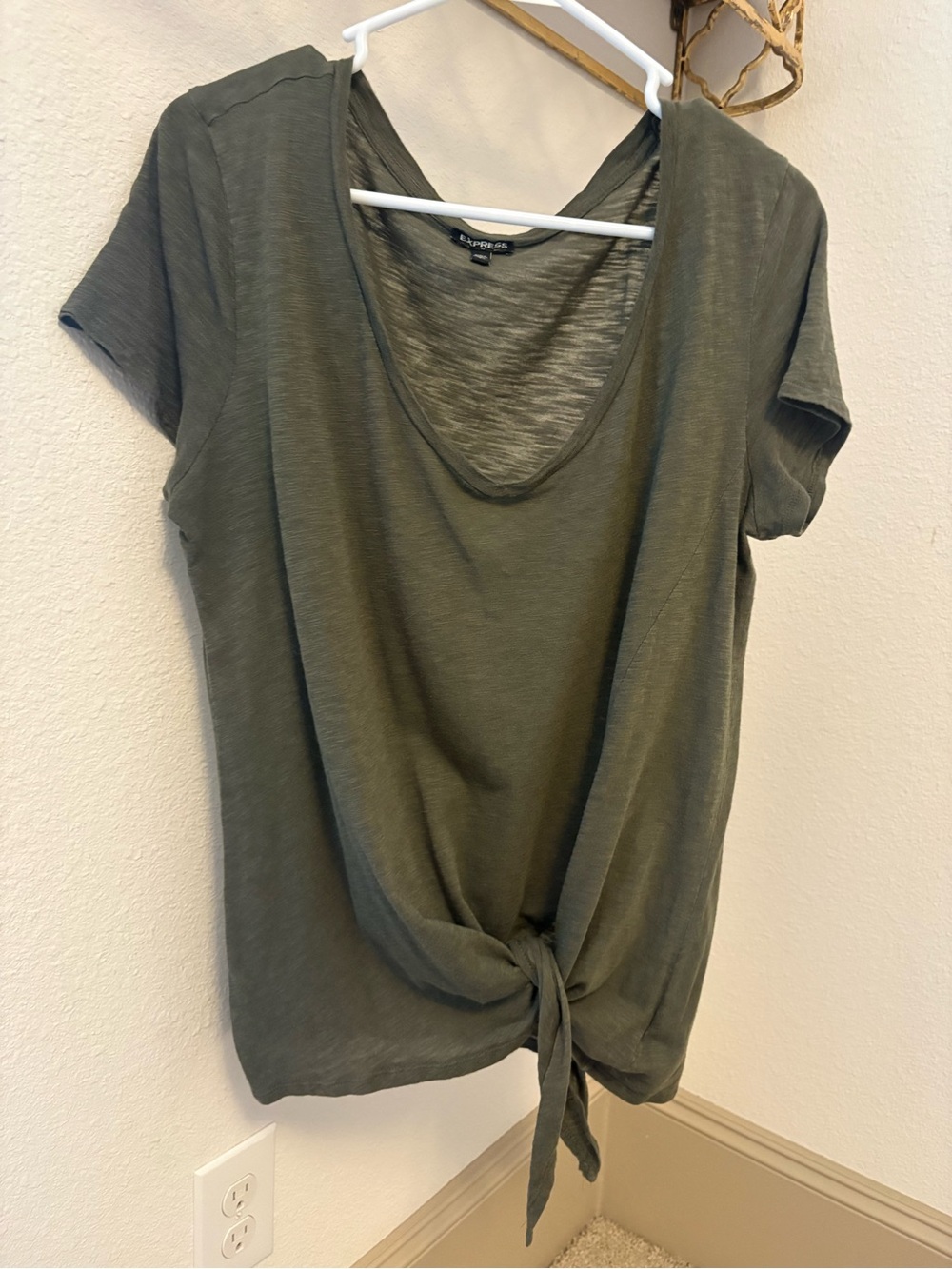 Express Olive Green Slub Knit V-Neck Front Tie Tee Size L